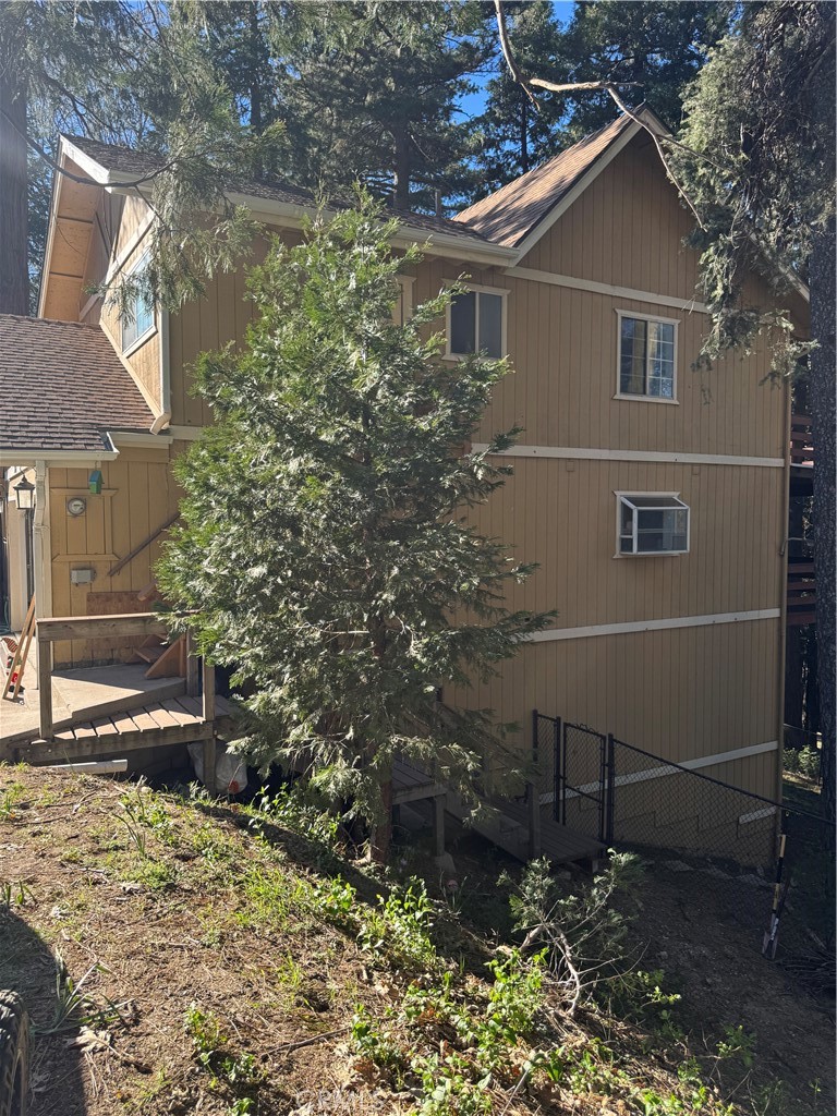 21564 Jobs Peak Road Cedarpines Park, CA 92322 - Photo 4 of 25 Side view of home from the top