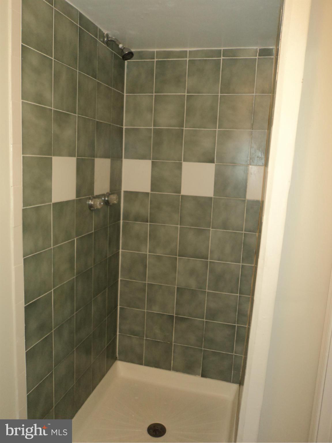 8012 Northumberland Road Springfield, VA 22153 - Photo 11 of 27 Bath