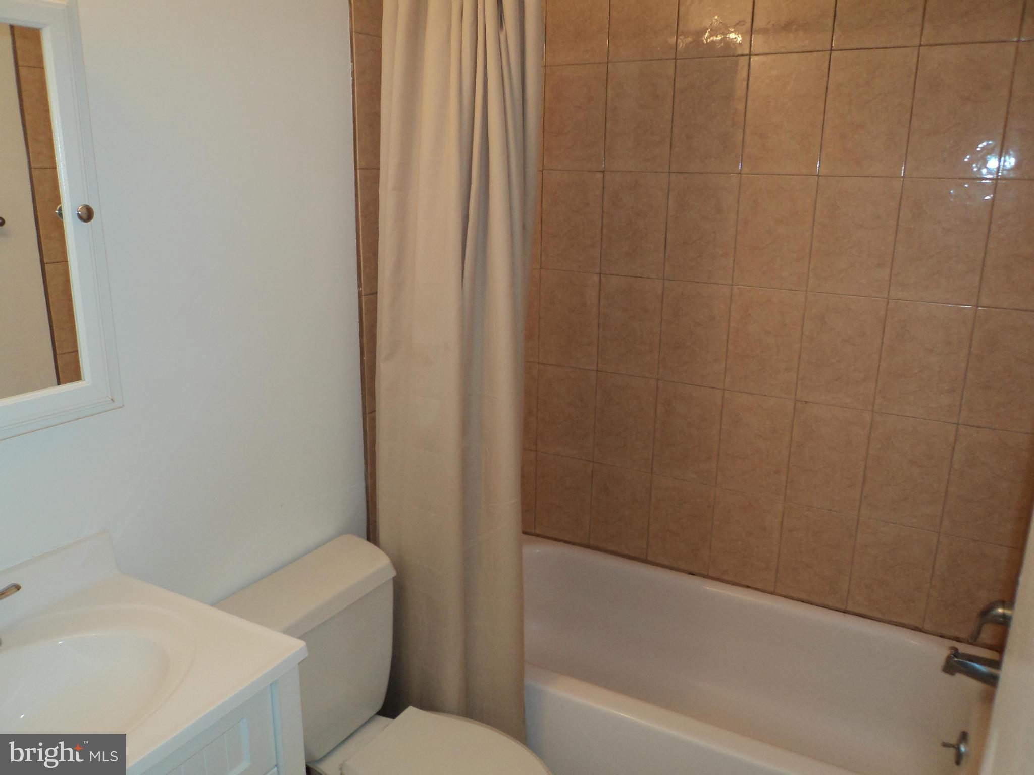 8012 Northumberland Road Springfield, VA 22153 - Photo 18 of 27 Bath