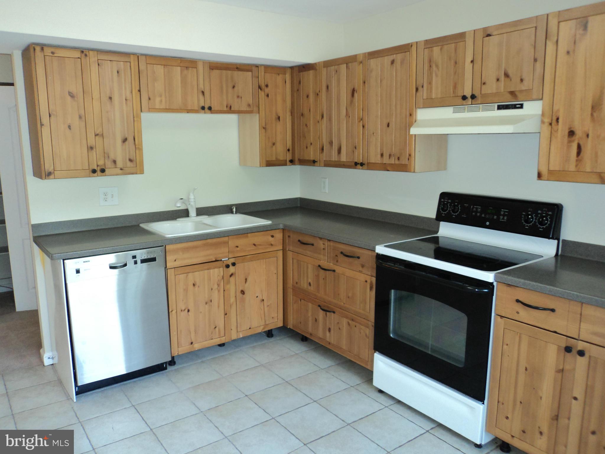 8012 Northumberland Road Springfield, VA 22153 - Photo 3 of 27 Kitchen
