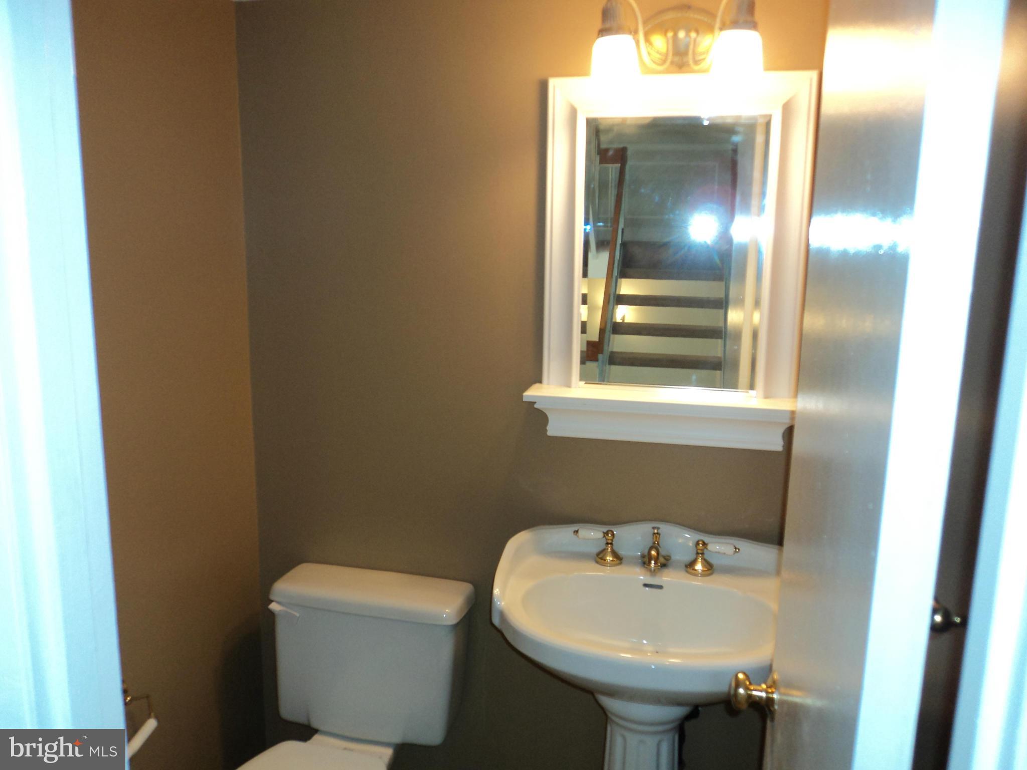 8012 Northumberland Road Springfield, VA 22153 - Photo 24 of 27 Bath