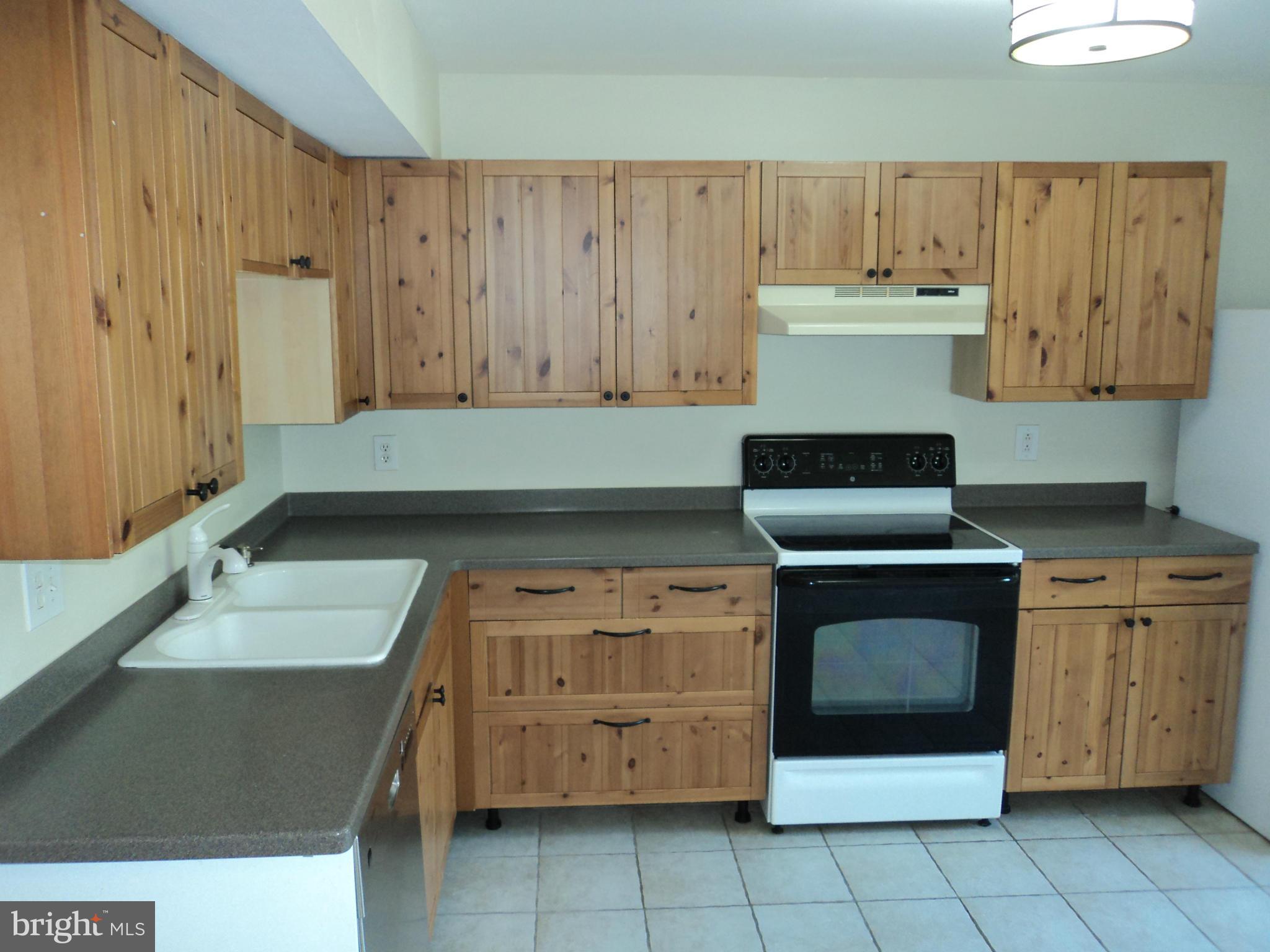 8012 Northumberland Road Springfield, VA 22153 - Photo 4 of 27 Kitchen