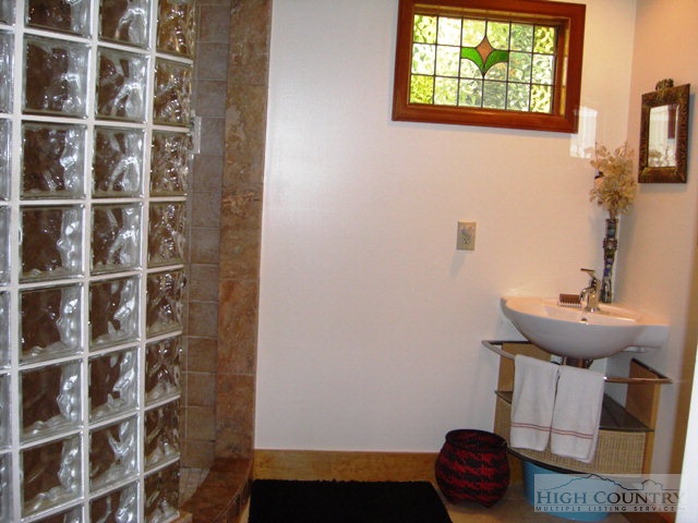 382 Broadstone Road Banner Elk, NC 28604 - Photo 5 of 36 Gallery Image 5