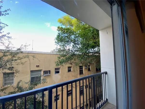 $1,990 | 435 Southwest 12th Avenue, Unit 605, Miami, FL 33130