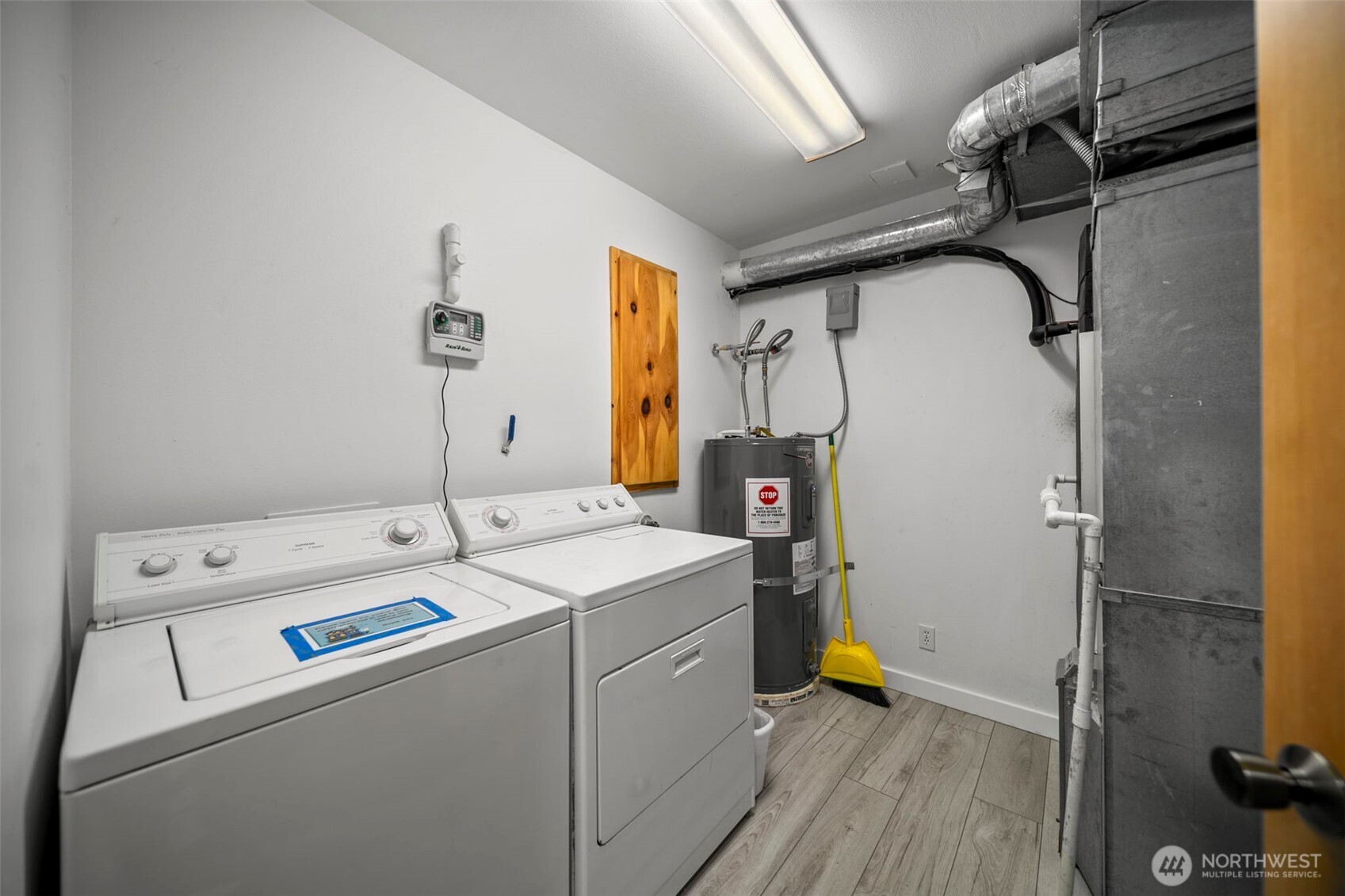 105 Chelan View Drive Manson, WA 98831 - Photo 33 of 40 a utility room with dryer and washer