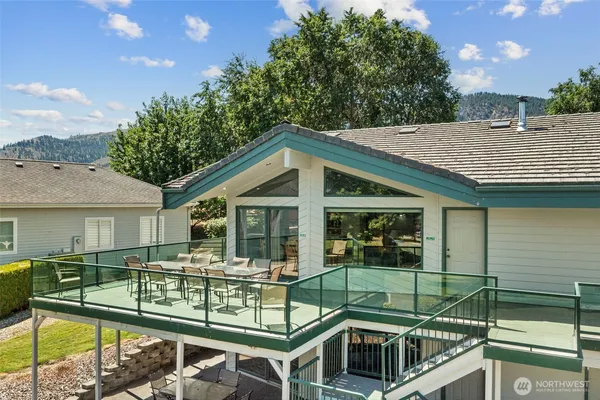 a view of a house with backyard and porch