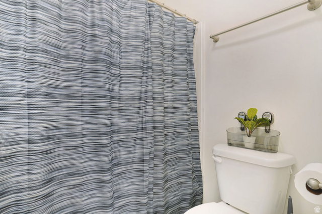 464 West Saddle Back Drive Springville, UT 84663 - Photo 10 of 15 White ceramic toilet with a matching tank