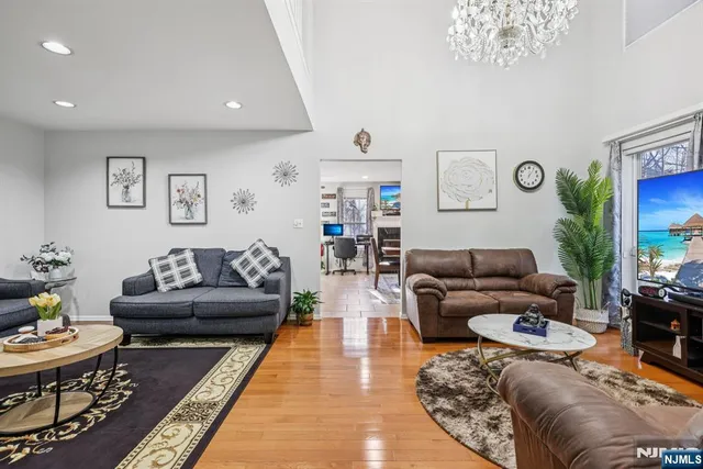 $692,000 | 26 Eider Court, Wayne, NJ 07470