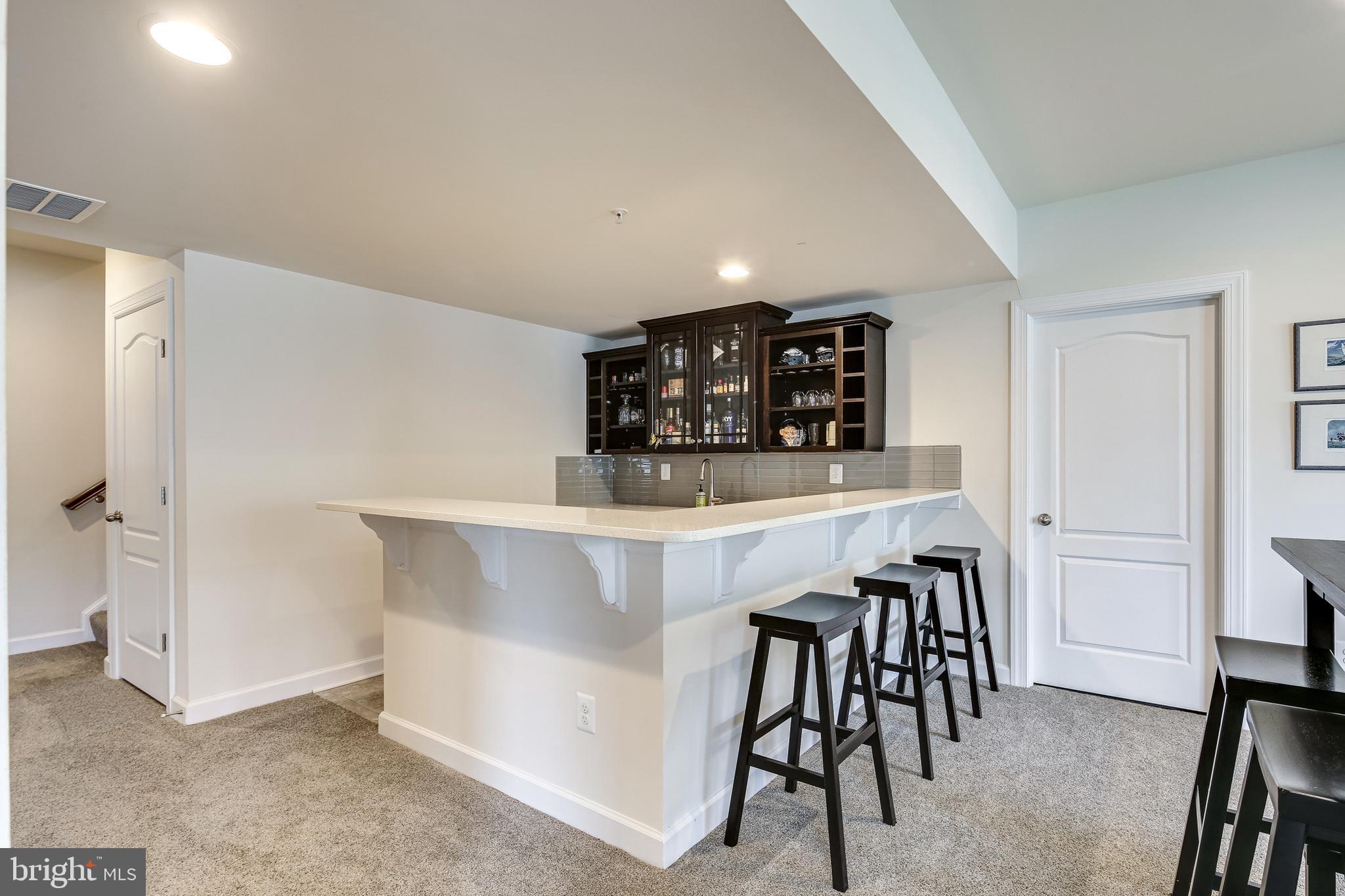 140 Moore Road Arnold, MD 21012 - Photo 28 of 37 Large bar