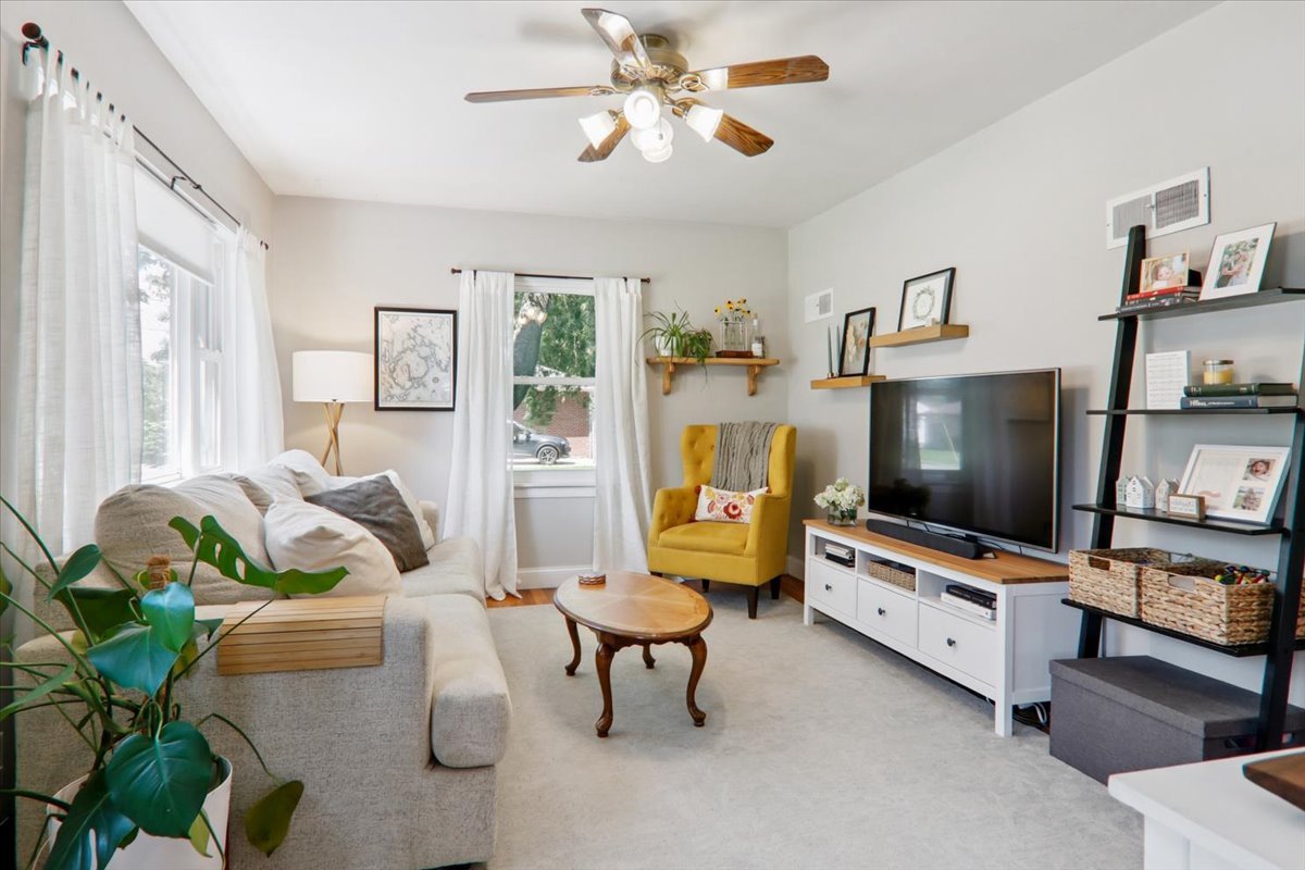910 South Adelaide Street Normal, IL 61761 - Photo 3 of 21 Gallery Image 3