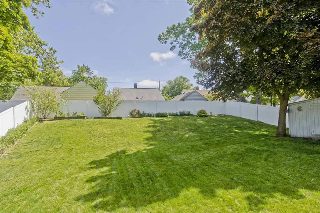 141 West Canton Circle Springfield, MA 01104 - Photo 11 of 42 Gallery Image 11