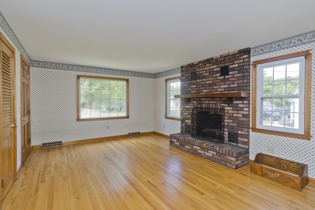 141 West Canton Circle Springfield, MA 01104 - Photo 13 of 42 Gallery Image 13