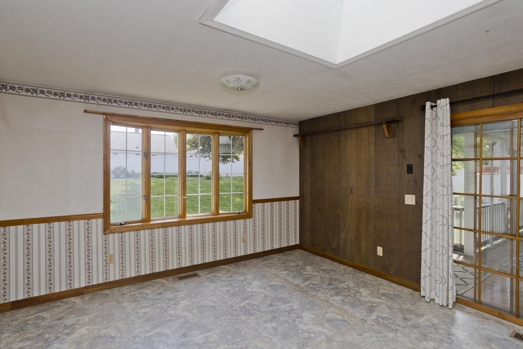 141 West Canton Circle Springfield, MA 01104 - Photo 21 of 42 Gallery Image 21