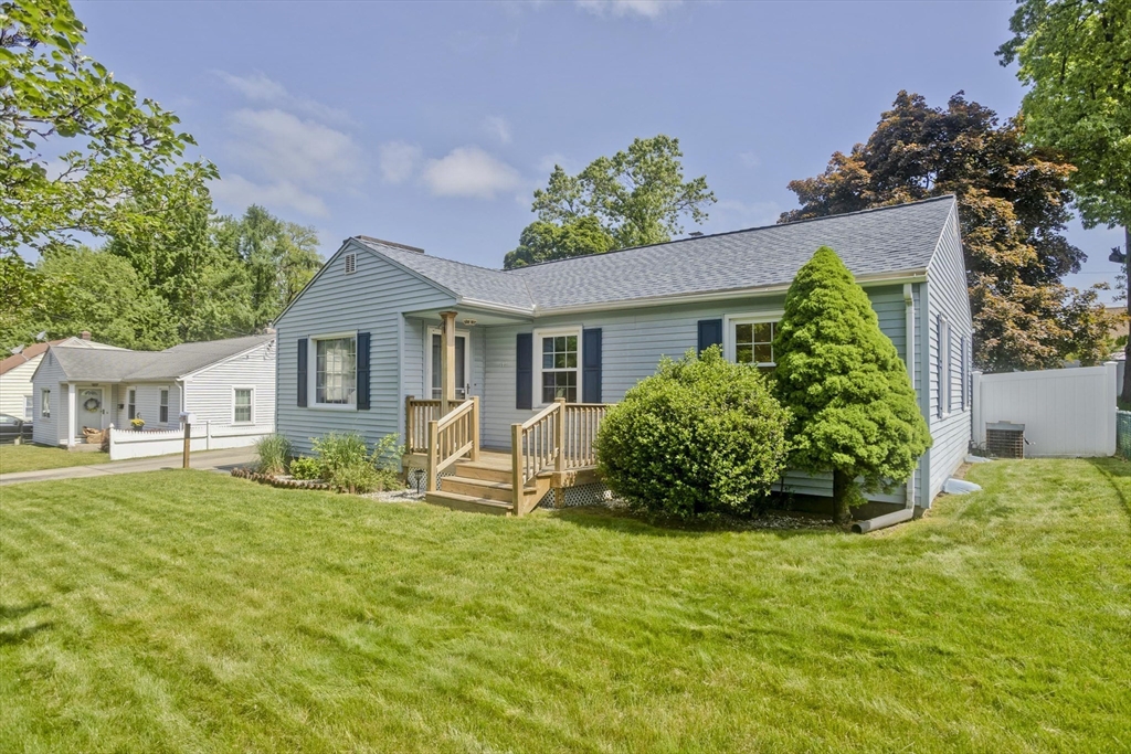 141 West Canton Circle Springfield, MA 01104 - Photo 3 of 42 Gallery Image 3