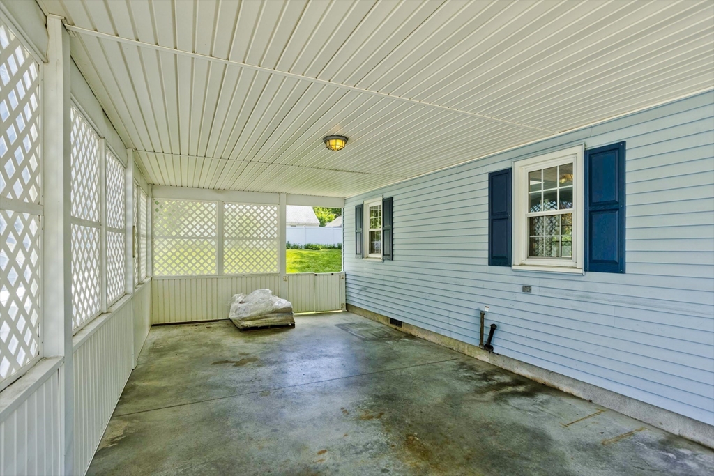 141 West Canton Circle Springfield, MA 01104 - Photo 7 of 42 Gallery Image 7