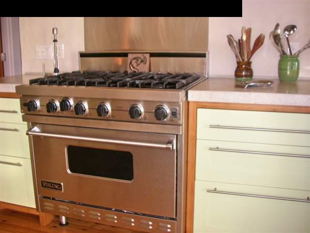 60 South Holokai Road Haiku, HI 96708 - Photo 18 of 30 a close view of stove top oven