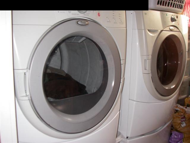 60 South Holokai Road Haiku, HI 96708 - Photo 19 of 30 a close up view of a washer and dryer