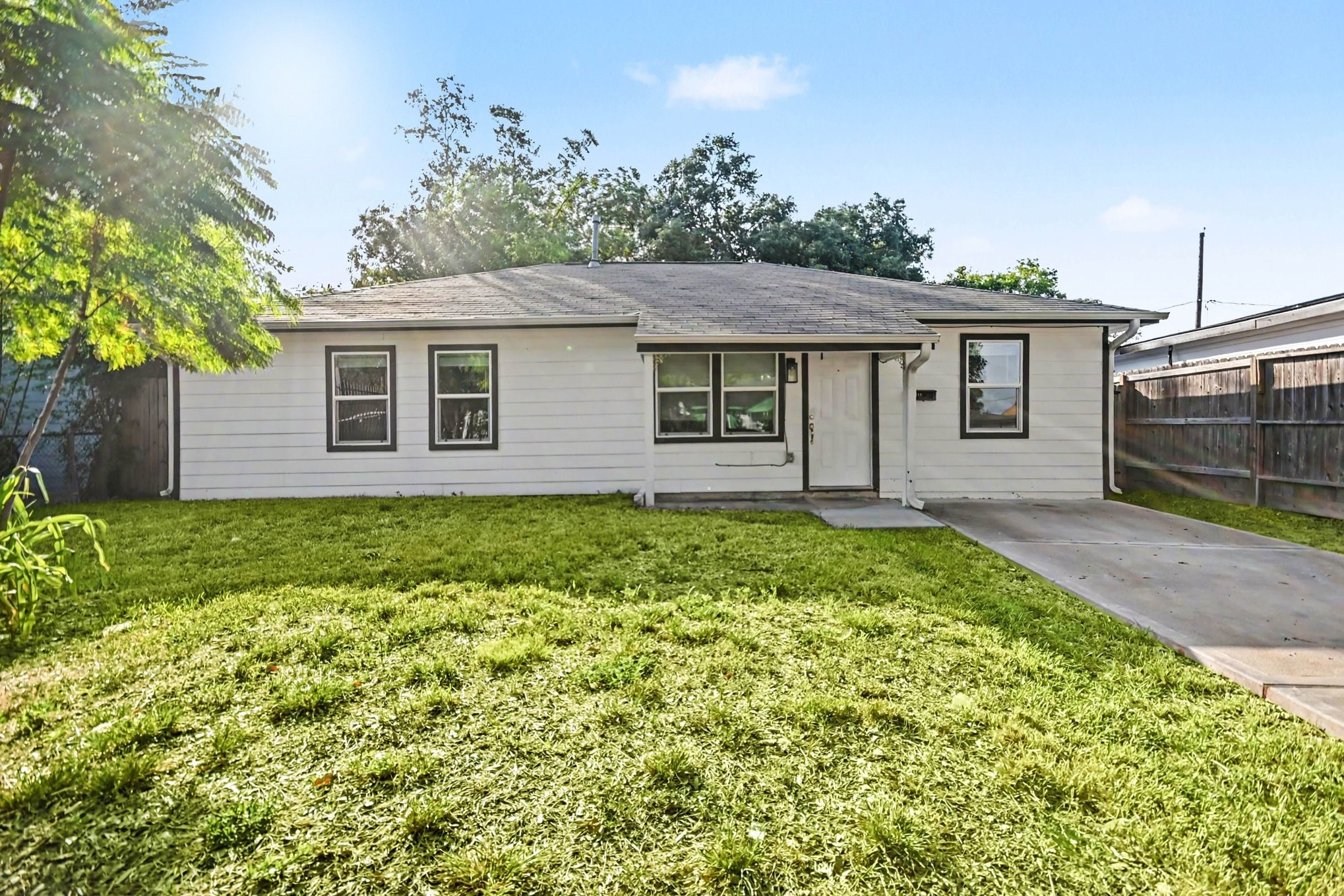 7346 Okinawa Road Houston, TX 77033 - Photo 2 of 17 Gallery Image 2