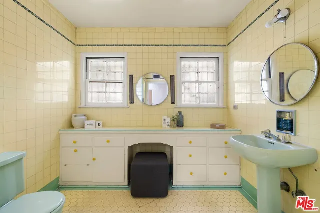 $1,799,000 | 613 North Detroit Street, Los Angeles, CA 90036