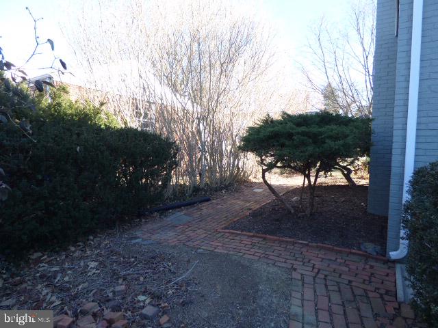 437 Edgehill Road York, PA 17403 - Photo 18 of 19 Side area