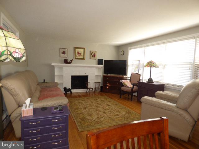 437 Edgehill Road York, PA 17403 - Photo 4 of 19 Living Room