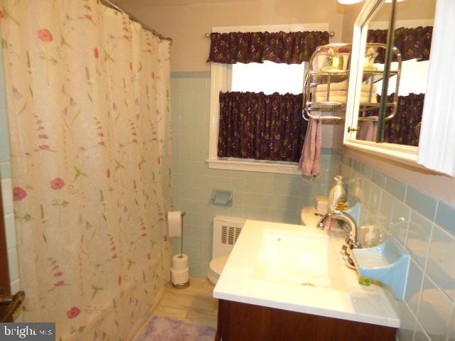 437 Edgehill Road York, PA 17403 - Photo 9 of 19 Full Bath