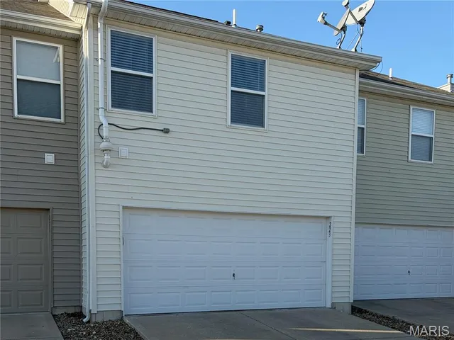 $2,300 | 223 Countryshire Drive, Lake St. Louis, MO 63367