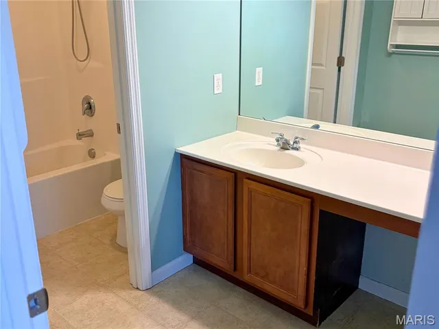 $2,300 | 223 Countryshire Drive, Lake St. Louis, MO 63367