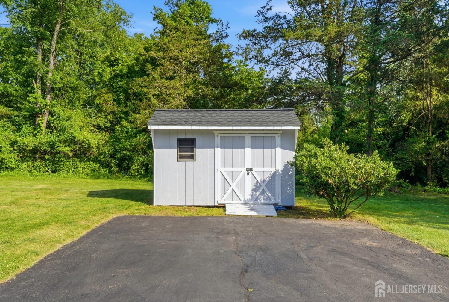 7 Smith Branch Road Whitehouse Station, NJ 08889 - Photo 27 of 34