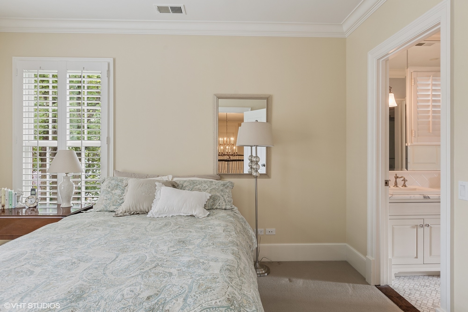 725 Walden Road Winnetka, IL 60093 - Photo 38 of 84 a bedroom with a bed and a window