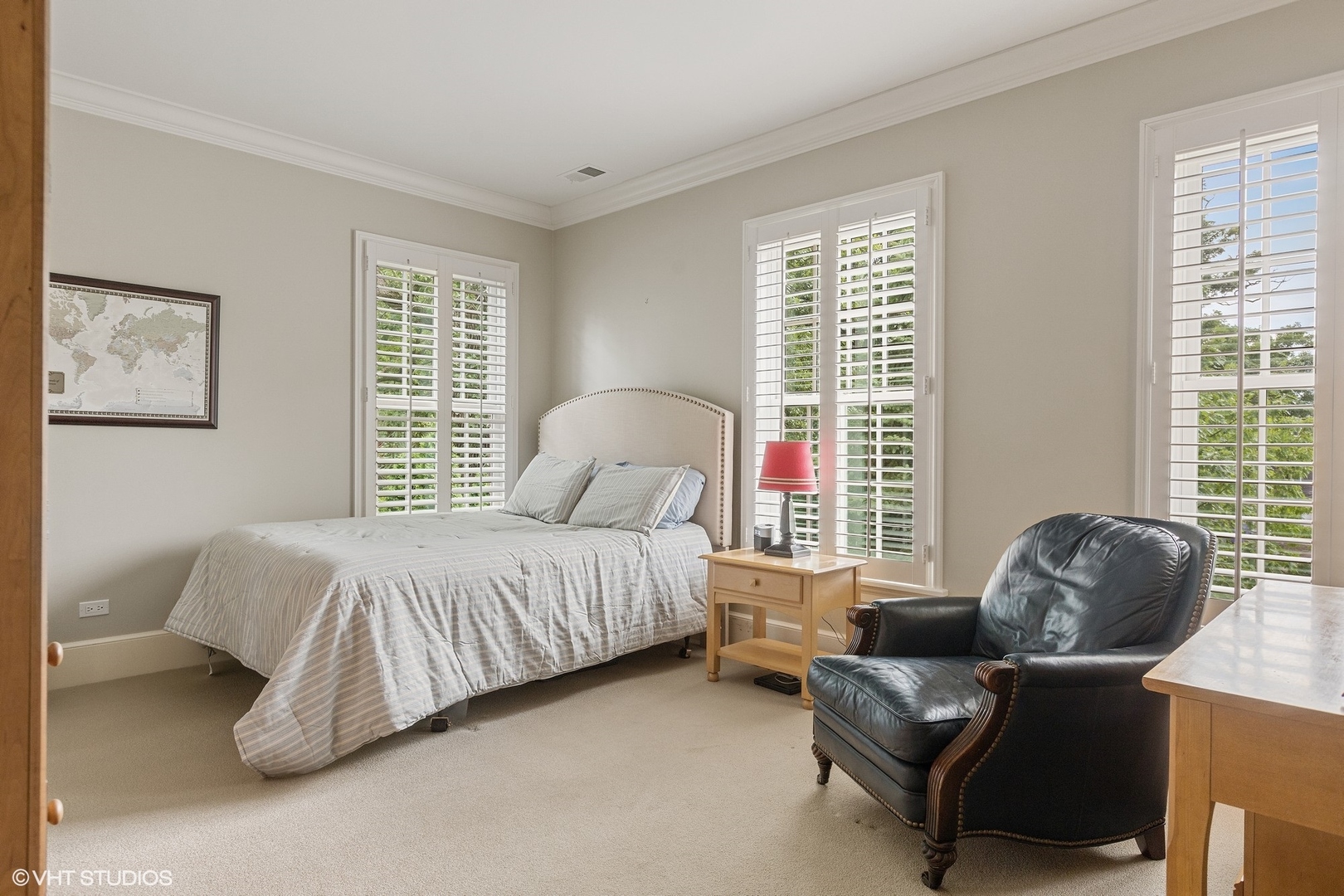 725 Walden Road Winnetka, IL 60093 - Photo 40 of 84 a bedroom with a bed and a couch