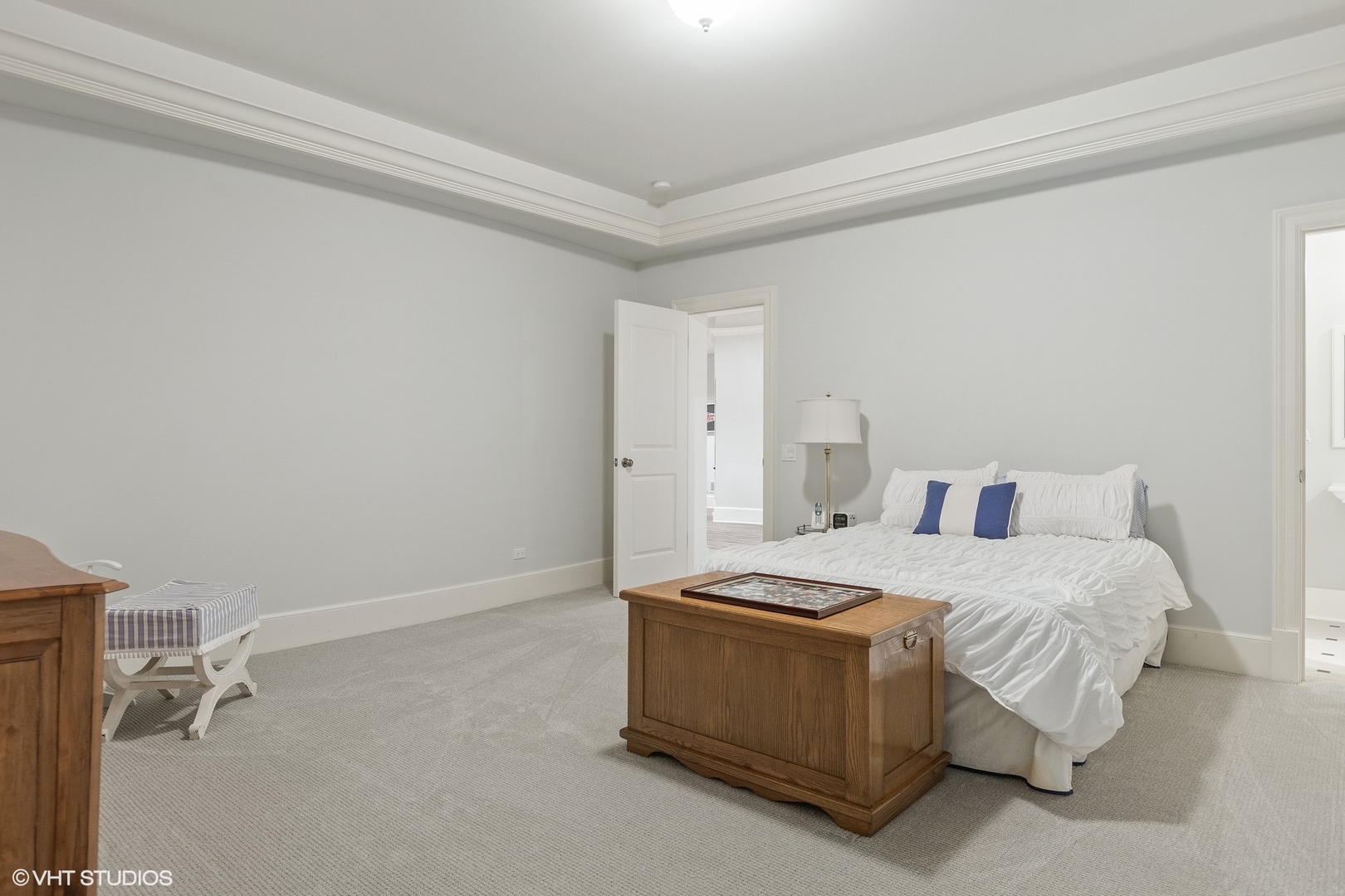 725 Walden Road Winnetka, IL 60093 - Photo 50 of 84 a bedroom with a bed and a table