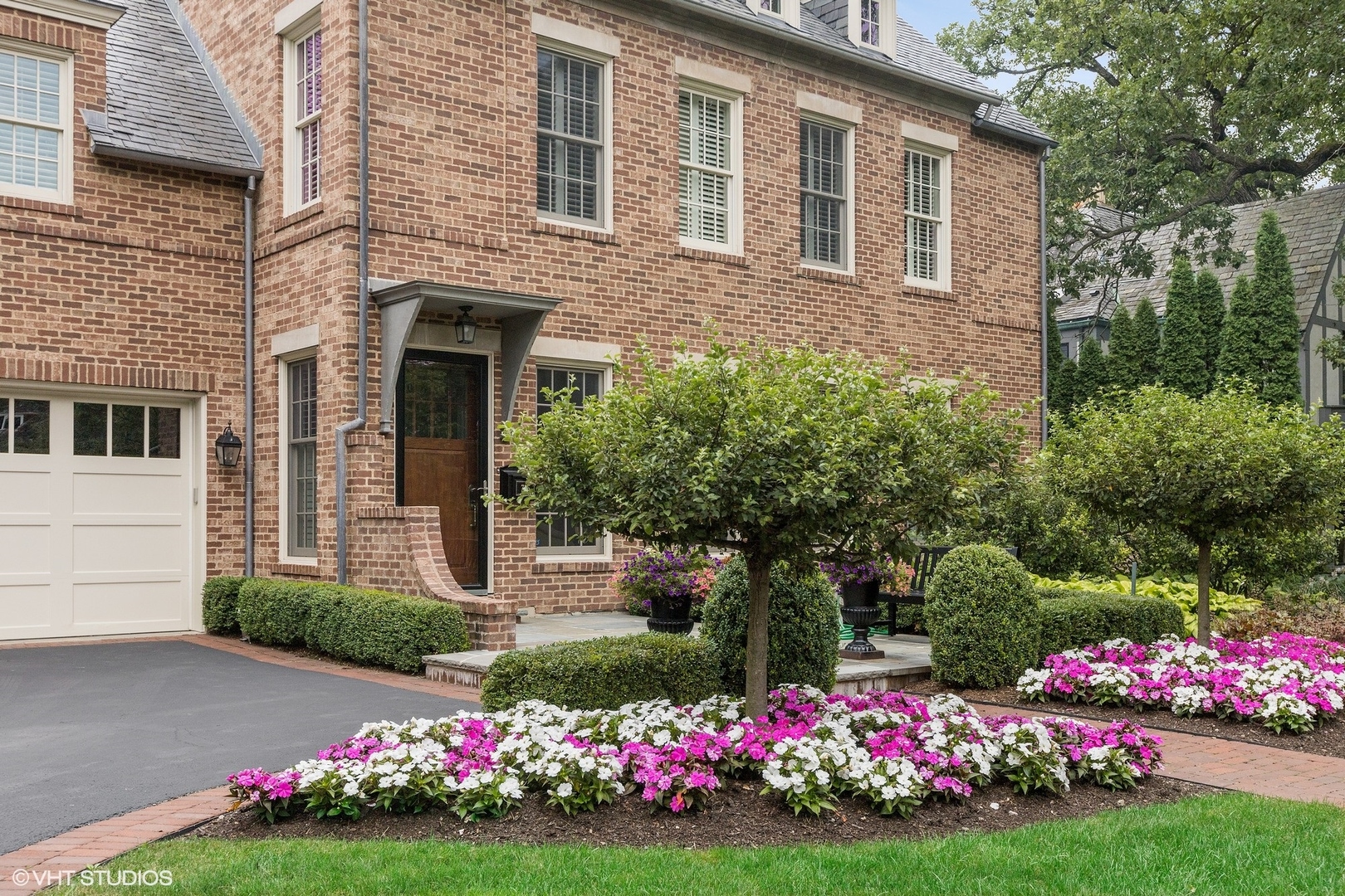 725 Walden Road Winnetka, IL 60093 - Photo 56 of 84 a view of a flowers in front of a house
