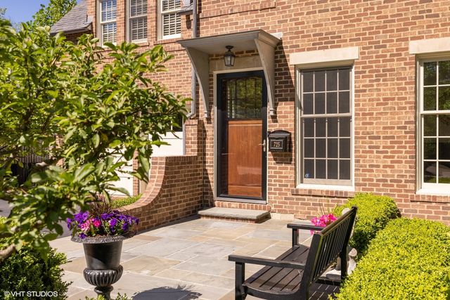 $3,200,000 | 725 Walden Road, Winnetka, IL 60093