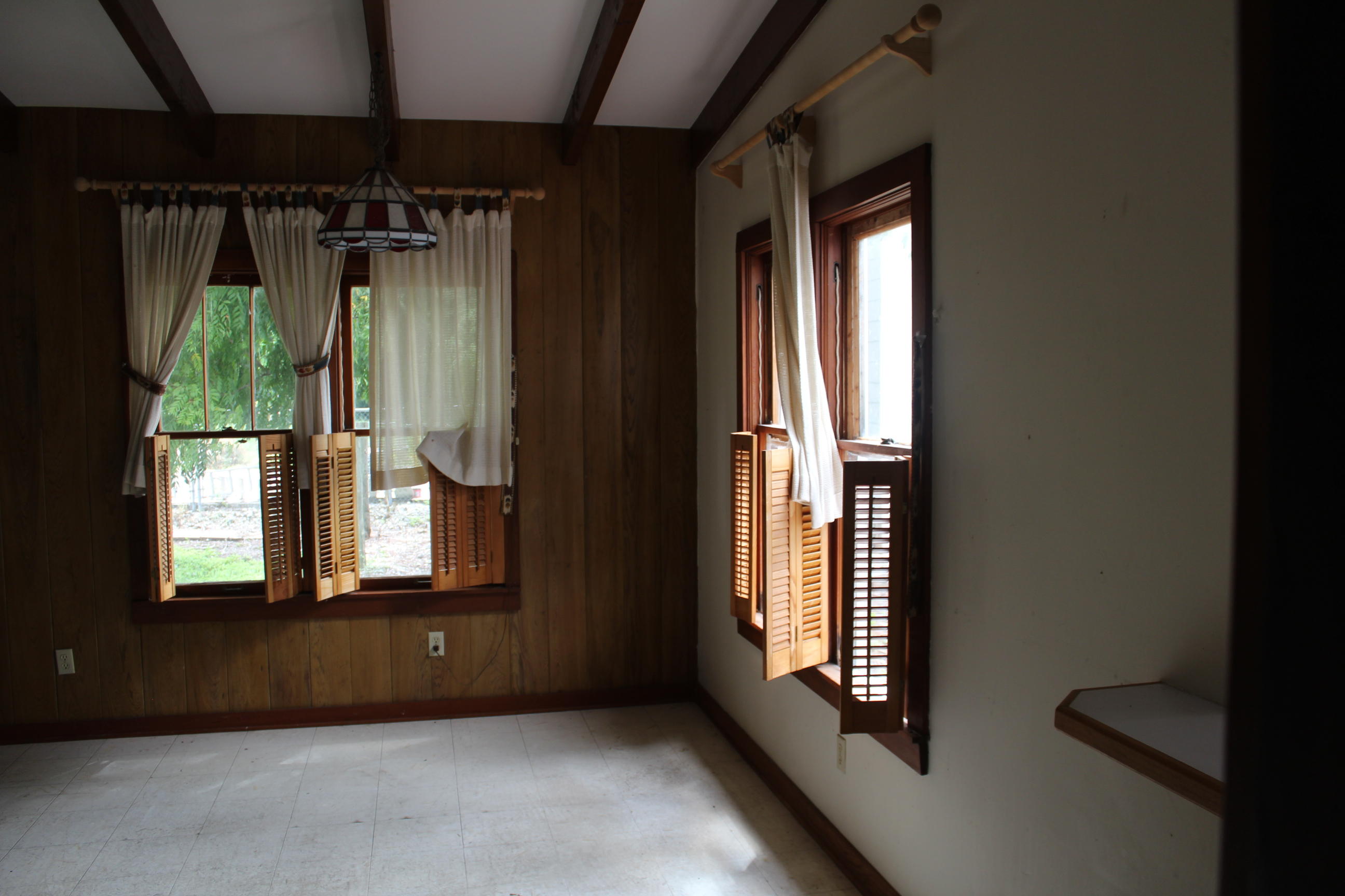 719 Bacom Point Road Pahokee, FL 33476 - Photo 4 of 10 Very rustic feel