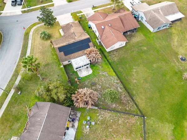 a view of a house with backyard
