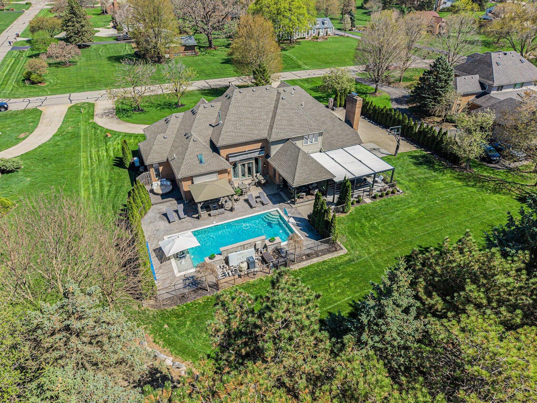 5050 Village Road Saline, MI 48176 - Photo 2 of 168 164_file_8055