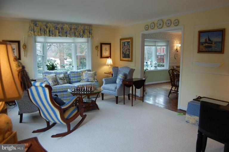 11481 Bingham Terrace Reston, VA 20191 - Photo 5 of 30 Living Room