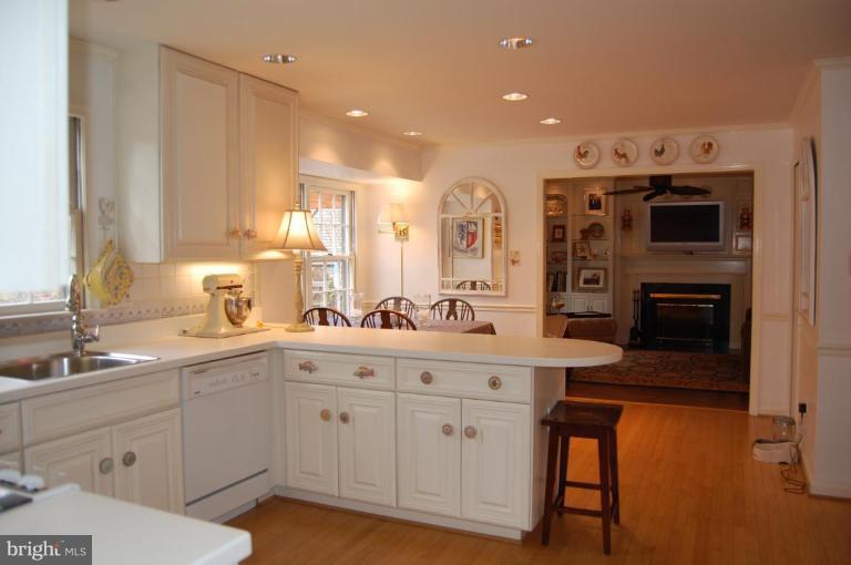11481 Bingham Terrace Reston, VA 20191 - Photo 10 of 30 Kitchen
