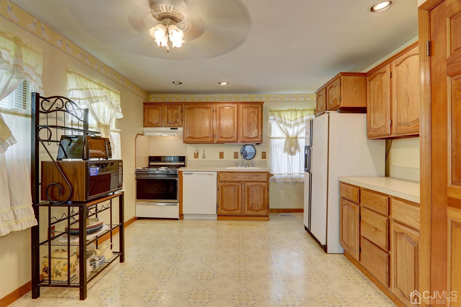 23 Preston Road East Brunswick, NJ 08816 - Photo 7 of 27 Gallery Image 7