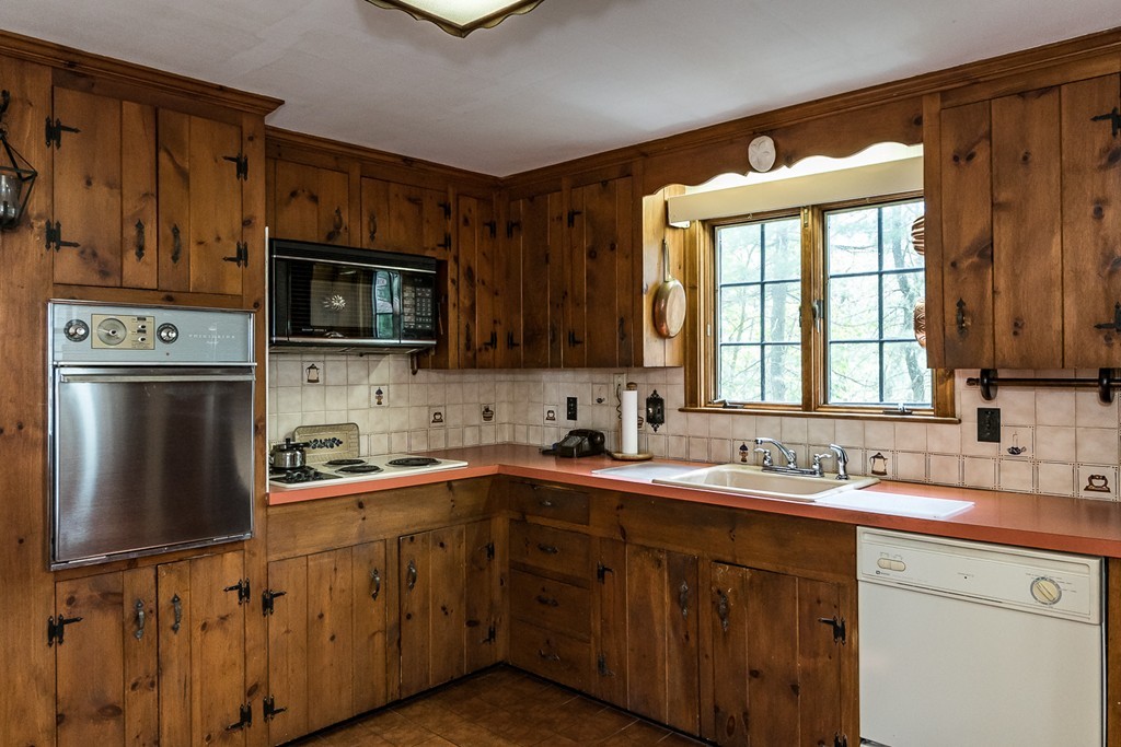 3 3rd Street Lexington, MA 02420 - Photo 4 of 19 Gallery Image 4