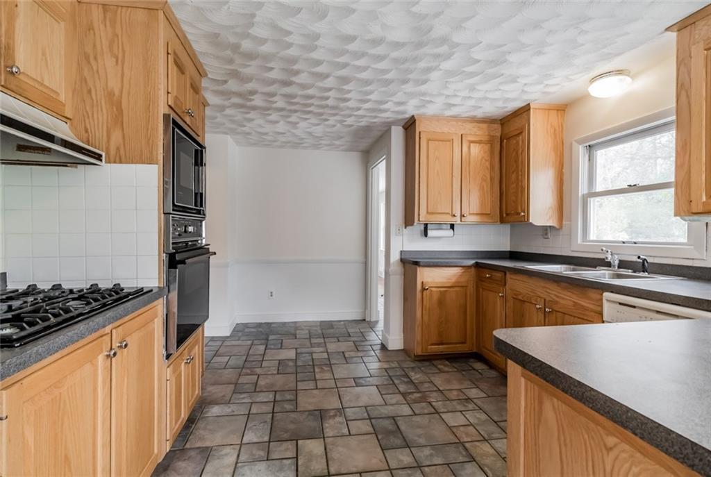 104 Johnson Road Falmouth, ME 04105 - Photo 10 of 35 Photo