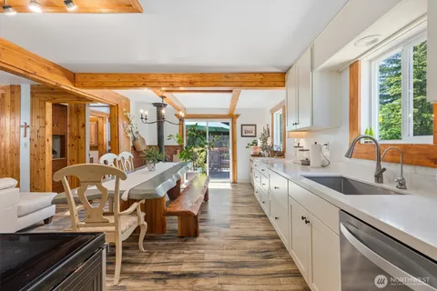 $1,075,000 | 22122 Southeast 51st Place, Issaquah, WA 98029