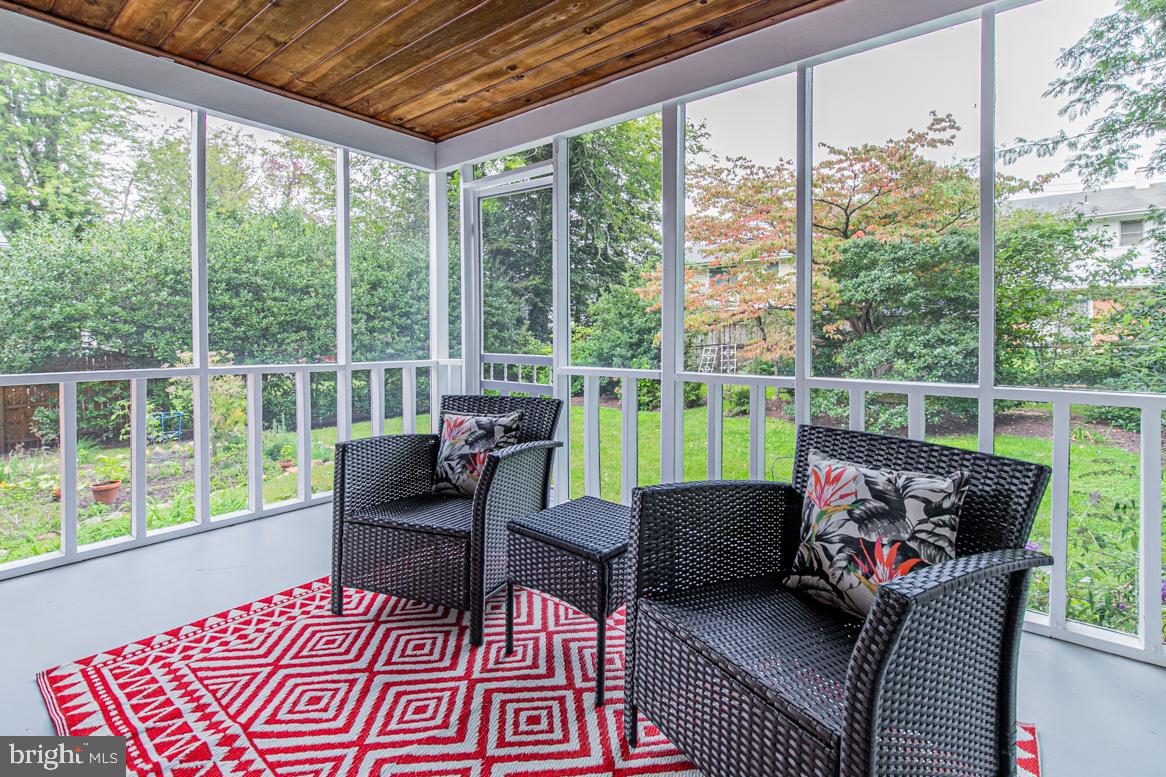 10109 Portland Road Silver Spring, MD 20901 - Photo 3 of 33