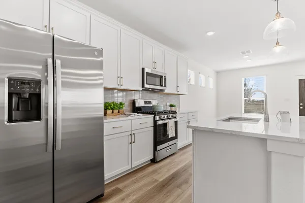 $2,100 | 120 Hartson Drive, Taylor, TX 76574