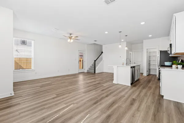 $2,100 | 120 Hartson Drive, Taylor, TX 76574