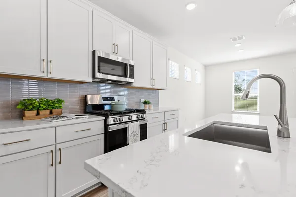 $2,100 | 120 Hartson Drive, Taylor, TX 76574