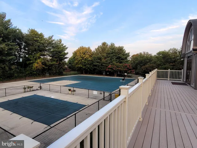 a view of a tennis court