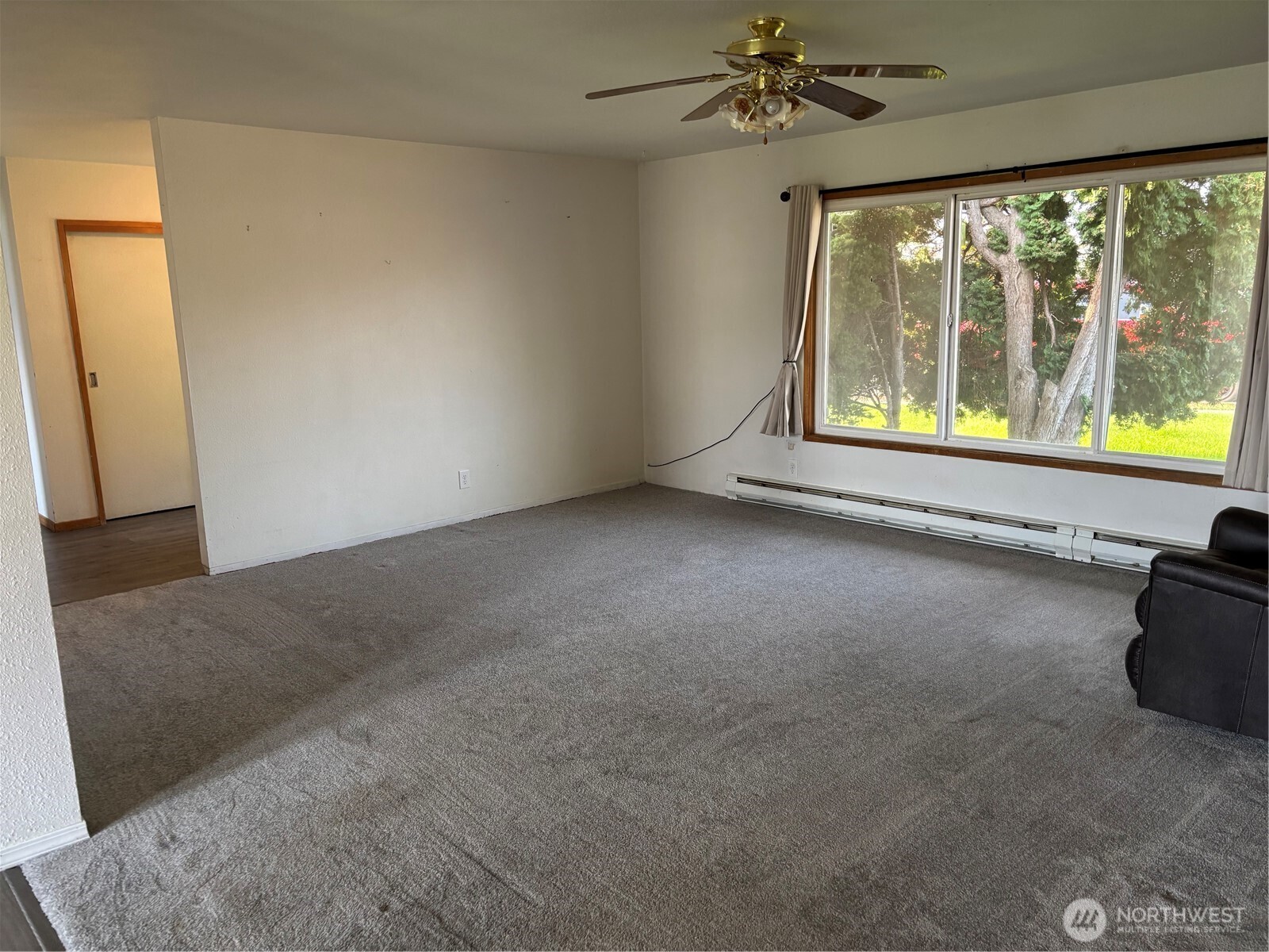 9008 Bong Loop, Unit B Moses Lake, WA 98837 - Photo 4 of 27 en empty room with windows and chandelier