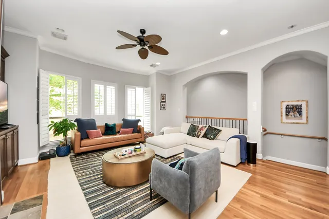 $2,975 | 584 Bomar Street, Houston, TX 77006